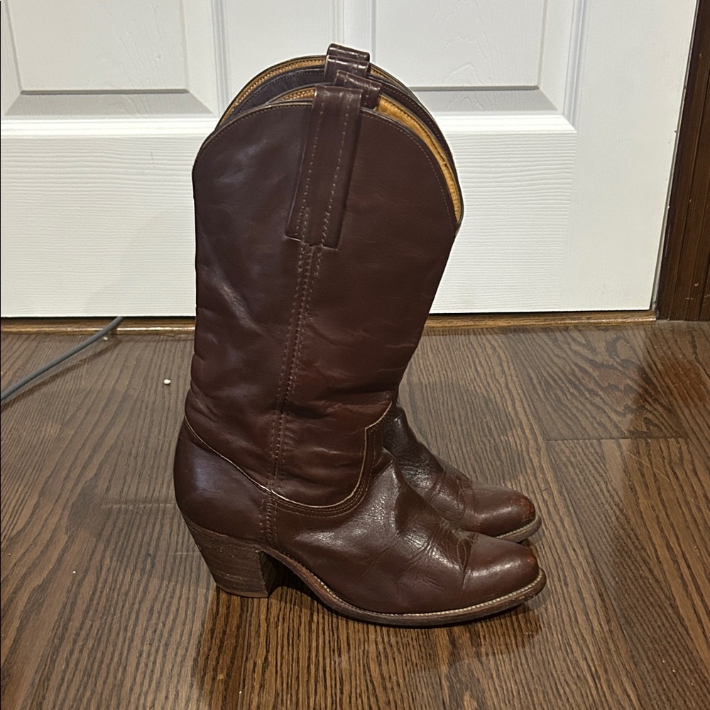 Vtg Frye brown leather pull on cowboy boots 8.5